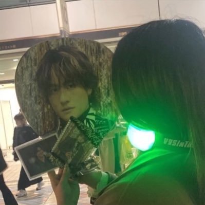 comono_nari_2's profile picture. なんか私物が緑になっていく