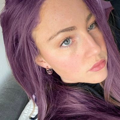 simpdownbad143's profile picture. 5'5"