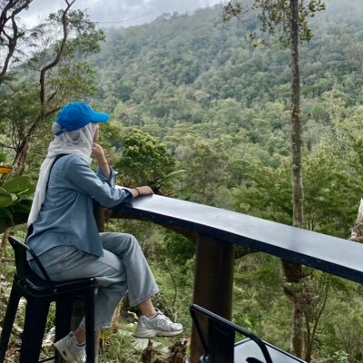 dinaadlinaa's profile picture. 