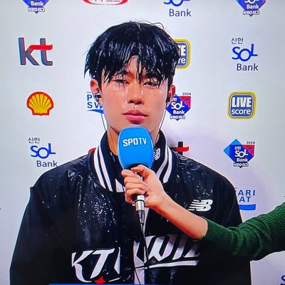 야구 얘기만 함