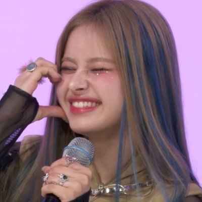 🇧🇷 28y she/herೀ💭✨️ gg collector 🌸 kkura 🐶 jeong 🦄 amy 🐶 dani 💙 rina