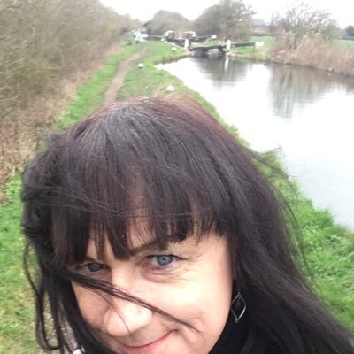 Writer. 🤓 Aspiring author. ✍🏻️ 48 ⌛ Semi-feral boat dweller on a meandering journey. 🐢 She/her. 🙋🏻‍♀️ #WritingCommunity 🍷 #TransIsBeautiful 💜👍🏻