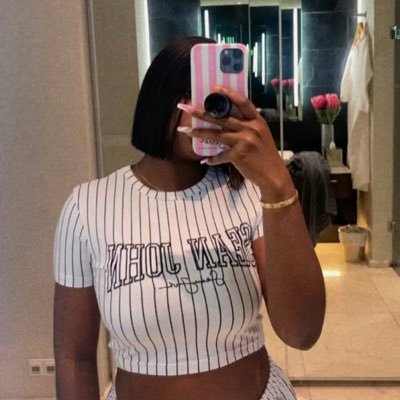 living life | Fish mom 🐟|F1 Girlie 🏁 |Black Woman 🇳🇬/🇸🇱|Feminist | woman in medicine ✨| cardiothoracic surgeon in the making 🩺👩🏾⚕️✨