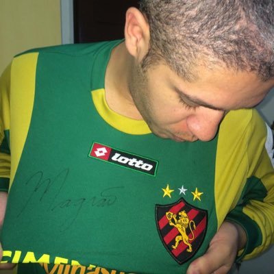 Fisioterapeuta, pai do lindo Matheus, apaixonado por futebol e pelo Sport Club do Recife.