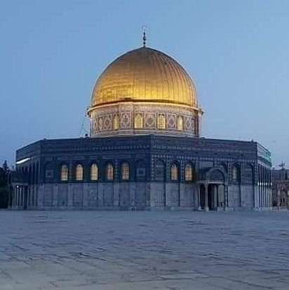 مَا ابيضَّ وجهٌ باكتِسَابِ كَرِيمَةٍ ..
حتَّى يُسَوِّدَهُ شُحُوبُ المَطْلَبِ