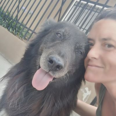 Tengo un perro que se llama Tomás. Hablo mucho. Orgullosamente cordobesa.
#AdoptaNoCompres