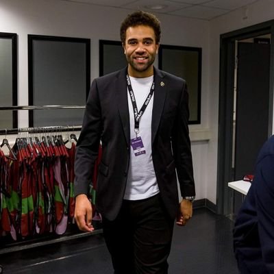 Ledamot @Allmansupport. Tror på AIK, marknaden och Västgötaskolan.