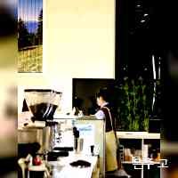 kounju54's profile picture. “ 손끝에서 한끗차이를 “
허쉬컷 허쉬펌 레이어드펌 레이어드컷
28일부터 에이엠톤 합정점에서 근무합니다 :)
예약문의 DM 주세요 ꯁ