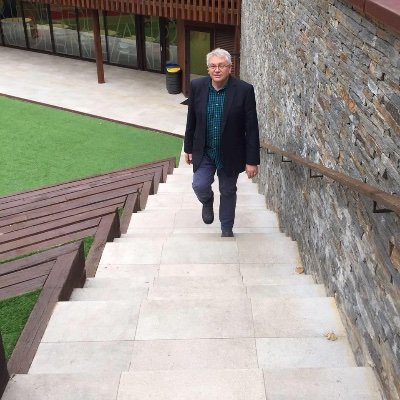 PhD. Co-founder & Chief Learning Officer: Learnlife https://t.co/8uLSDsgcDN @wearelearnlife (Barcelona). B4: Founder SCIL; active in schools & teaching 40+ years