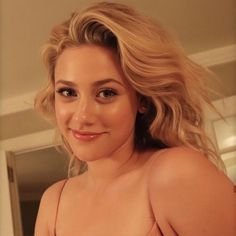 lili reinhart fan page!! 💋
insta: wickedreinhartr
mental health/body positivity