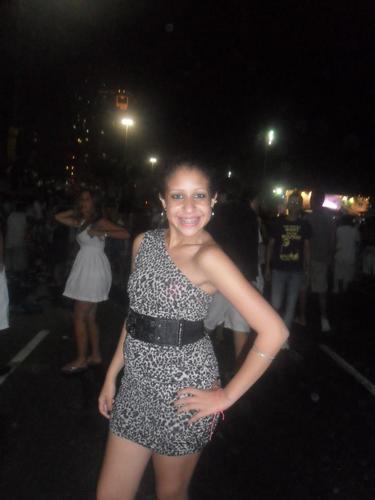 Sou extrovertida,Legal,Chata, não sou perfeita *--* Amo meus amigos ! Xô Falsidade
ps: Amo muito Rebelde