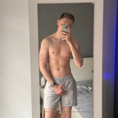 18+ Account | Just a horny twink with a big dick who loves showing off | DM for snap 😉