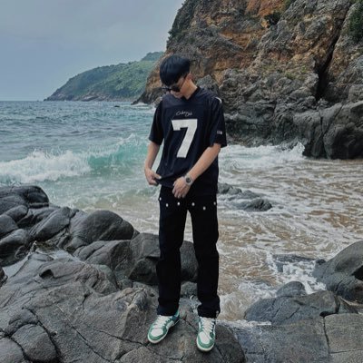 longle1905's profile picture. 