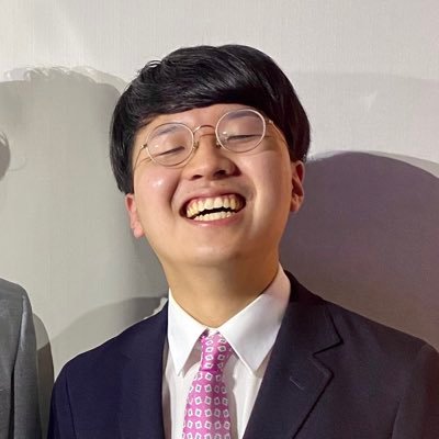 kuri_newjames's profile picture. Click！千田くりです！ ナイスボーイ三好(@miyo_newjames)との２人組がニュージェイムズ！吉本興業でいえば大阪47期！喜劇研究会でした！ くり、くりちゃん、くりりんなどと呼んでください！本名非公表！ 好きなもの：ご飯 歌 鴨川 ME:I 聖飢魔II 適度に売れることを、期待しています🙄🤏