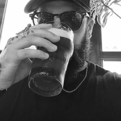 _desencarnado's profile picture. Tentando ser um escritor, escrevendo como poeta e bebendo como um alcoólatra. https://t.co/FRydCK5XW0 https://t.co/0dIgEWF3Op…