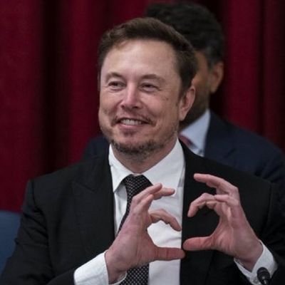 CEO of Tesla Motors

PRIVATE ACCOUNT 
🚀| Spacex • CEO & CTO
🚔| Tesla • CEO and Product architect
🚄| Hyperloop • Founder
🧩| OpenAI • Co-founder