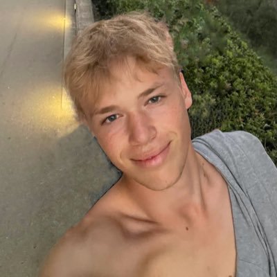 18 ⭐️ student - new here - OF BRAND NEW🥇 - stay tuned and follow for not missing out on my adventures 💦 currently 40% OFF 💸💝 https://t.co/OaOOcbrdbJ
