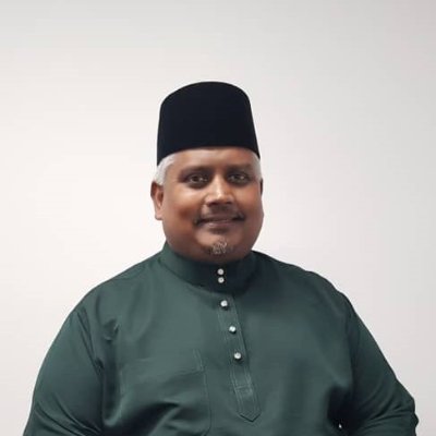 Saya adalah seorang yg mempunyai bapa Cina Muallaf dan ibu berbangsa Afrika dan berketurunan Somalia, yg asalnya Islam.