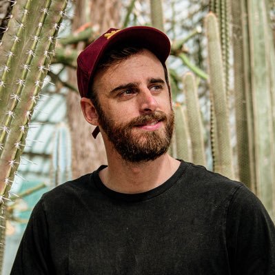 DenVerdier's profile picture. Graphiste & Artiste. Je partage ici des trucs qui nourrissent mon esprit.