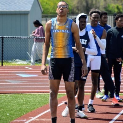 Class of 2024 | Football/ Track| DB/TE | Sussex central high school | GPA 3.2 | 15.49 110 hurdles | 42.38 300 hurdles | 6”2 | Isaiah.rp12307@gmail.com |