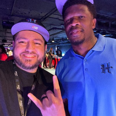Legacy over luxury. Houston sports enthusiast: Texans 🤘🏻 (Fan Council c/o '23-'25), Astros, Rockets 📌 https://t.co/P18fSb7s1o