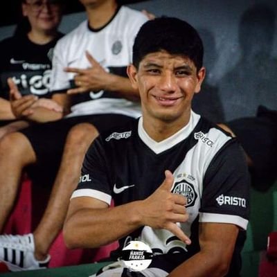 amante de las pequeñas cosas de la vida de los viajes ,fanático enfermo del Olimpia apasionado de los deporte siempre feliz nunca infeliz 😎