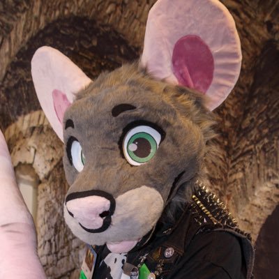 they/them - Rat - https://t.co/3fe17UMtkj - Owned by @PounciviI - Pan/open - Fursuit by @sugarsweetsuits