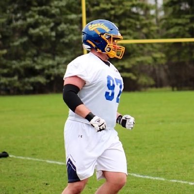 🏈6 ft 235 O-Linemen/ Long Snapper          @ MSCTC I Wrestler l Track and Field l Farm-boy not afraid to get dirty in the trenches.