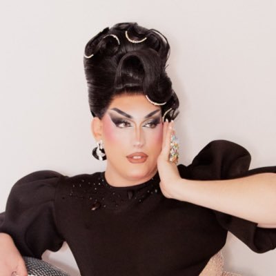 PVD / New England || drag queen/performer || professional tree