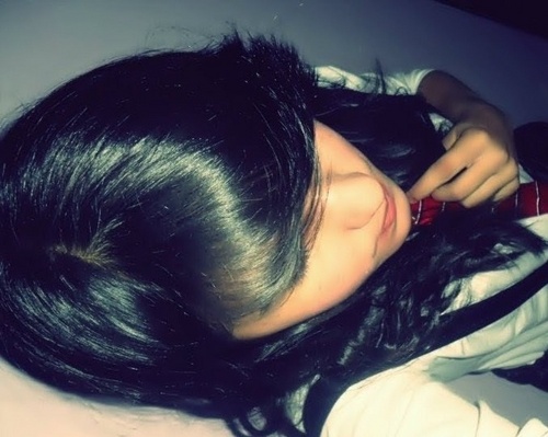 Fernanda Ramos, 16, sagitário,rock n roll, amoroza, amigos , risadas, musicas, filmes, chocolate, doces, internet, violão, e mais um monte de coisas *-*