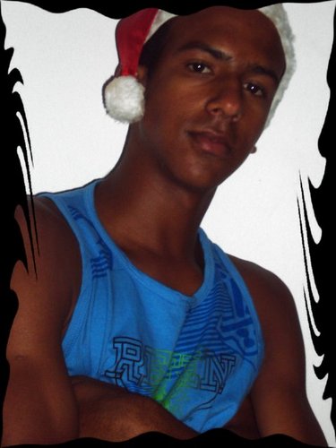 estrovertido,bunitinho(feio arrumadinho),homem eeeeeeeeee quem quiser me seguir tamo ai mas se ñ quiser vai toma no puuuuuuuuuuu!!!!!