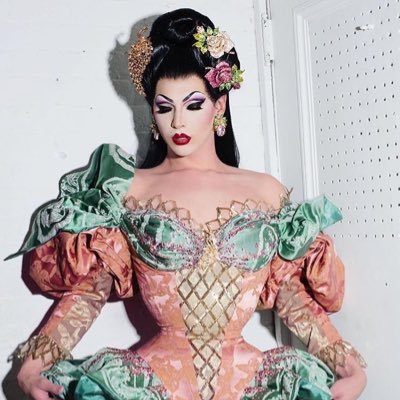 he/him THE violet chachki fan   (learning to do drag)