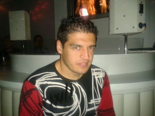 ENFERMERO, FUTBOLERO, Y AHORA.....TWITTERO