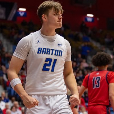 The Official Twitter of Myles Thompson. Follower of Christ. 6’7 Forward. Hutchinson HS ➡️ Barton CC MBB🏀