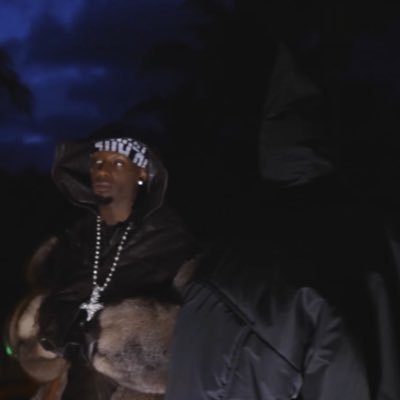 runitupraro's profile picture. my therapist trippin