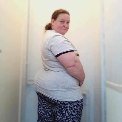 mum of two beautiful girls jade 18🩷 and Jamie Ann 11🩷 I love Horror movies and TMNT and I'm very Hot 🔥 and Sexy BBW