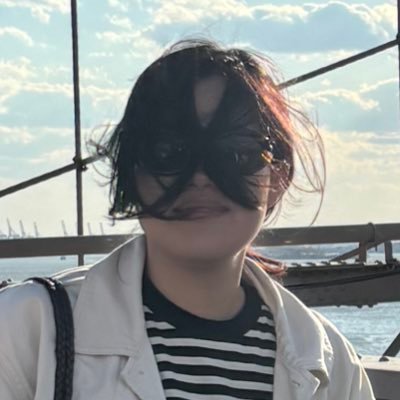 ✿ leading design @runwayml ✿ ex @Twitter @uenodotco ✿ the lord of the shrimps ✿ dumb shit only ✿