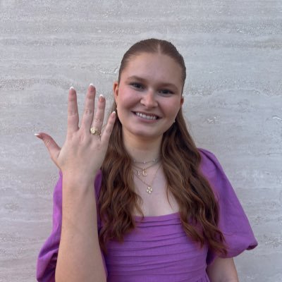 claire_lewis18's profile picture. 