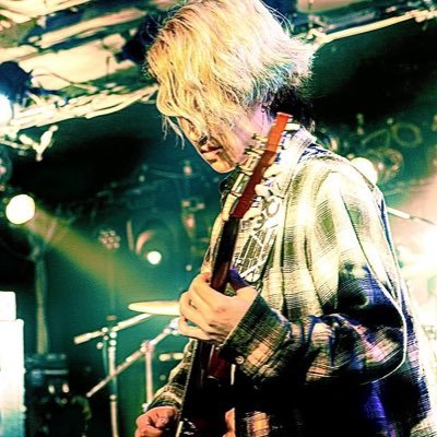 @kamisome_god ギタリスト   PRSを愛してやまない人です