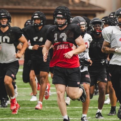 6’5 230 edge rusher at Foothill College 4.6 40 yard dash |4x3 qualifier| 3.7 gpa