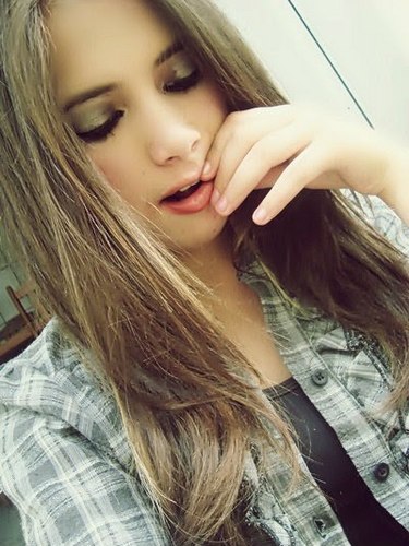 Aquariana,corinthiana,15 anos,ciumenta,orgulhosa,arrogante,sensível ,bipolar,funk,@Luansantana,sms,sol&picina,pink,photos e imperfeita  fallow-me?    [;