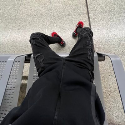 mv_na94's profile picture. just a douchebag.