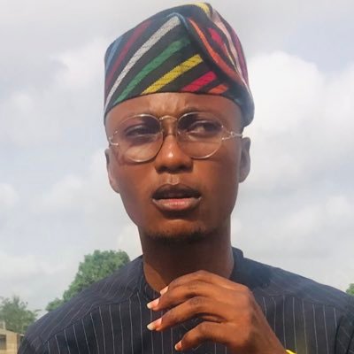 derockclothingz's profile picture. a fashion designer || my tape rule my necklace whatsapp= https://t.co/XjTHwJCo3E Instagram= https://t.co/zen8KGcNzk