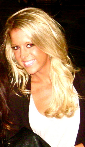 huddlesnkisses's profile picture. Imperfection is beauty, madness is genius & it's better to be absolutely ridiculous than absolutely boring.