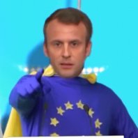 Fan de notre grand leader, je ne vis que pour lui ! Il fondera une Europe unie comme ces grands prédécesseurs.