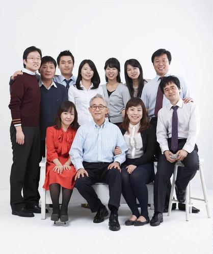 yklee_office's profile picture. 소관은 문화체육관광ㆍ방송통신위원회. 이 계정은 의원실 20대 비서 둘이서 운영하고 있어요. 아직은 혼잣말 위주ㅠㅠ 의원실,국회,정책, 온갖 잡담을 망라하는 개인화된 의원실 계정입니다. (홍보만하면 재미없잖아요ㅋ) 아! 이용경 의원님 트위터는 @greatlistener