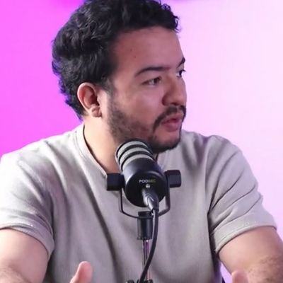 Lic. Mercadotecnia ... / Amante del Fútbol, gamer en las noches, le se a la política, conductor en el PolloPodcast  🎤 🐤