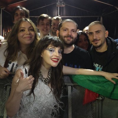 Una band pop elettronica di Glasgow.

🇮🇹Profilo ufficiale italiano / 🏴󠁧󠁢󠁳󠁣󠁴󠁿Profilo ufficiale: @chvrches