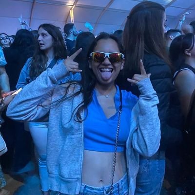 Por fora parece q estou bem, parece que tá legal, mas se perguntar com estou por dentro....por dentro eu TÔ SENSACIONAL
1904❤🦅
ESTeSC👩‍🎓