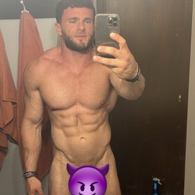 cum and check out a really  HORNY ATHLETE!! 😈💦💦